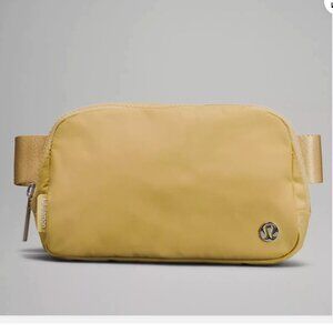 Lululemon Athletica Everywhere Belt Bag 1L (Khaki )